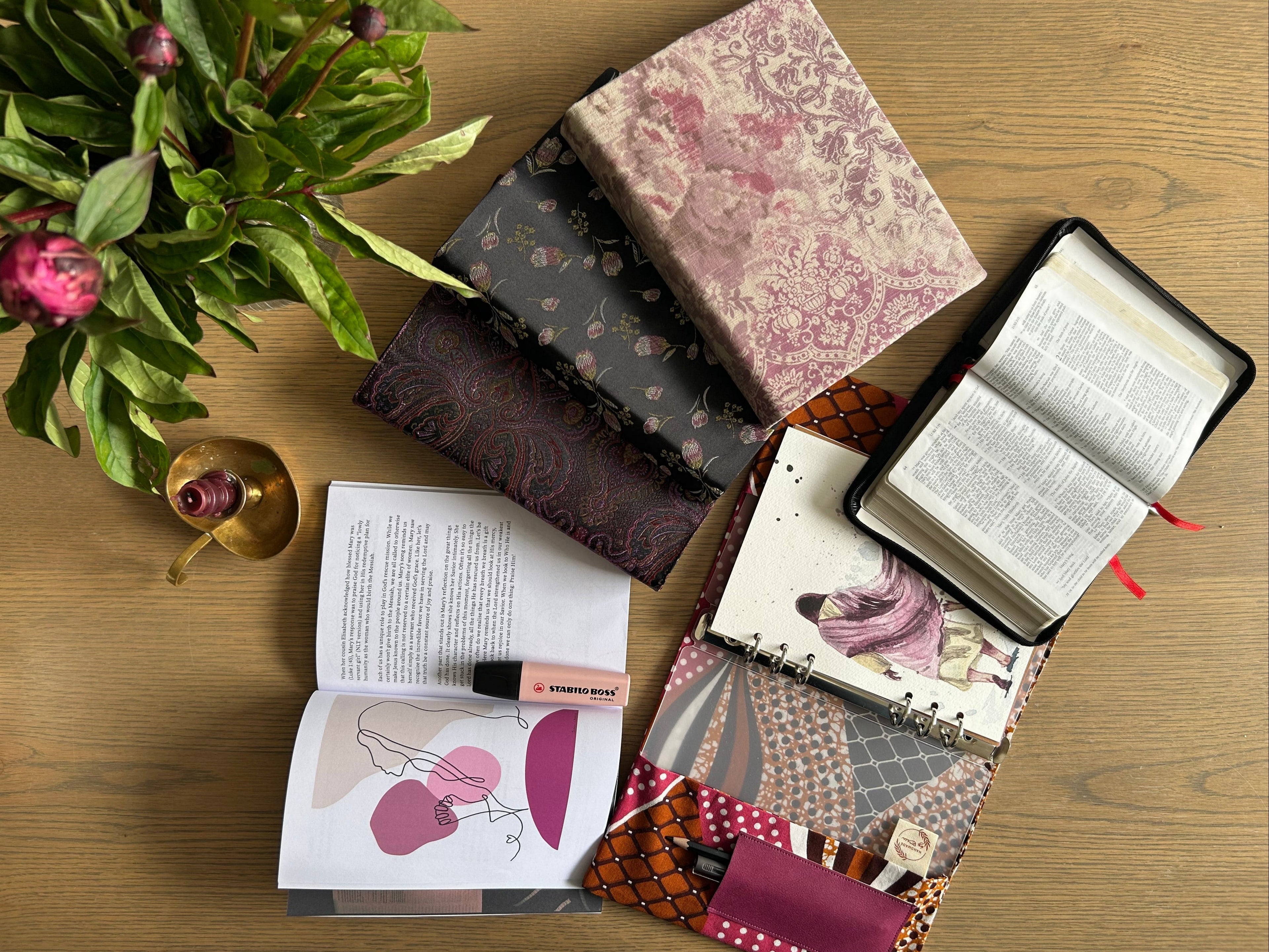 PRE-ORDER – Devotional Ringbinder (Redeemer Women Exclusive)